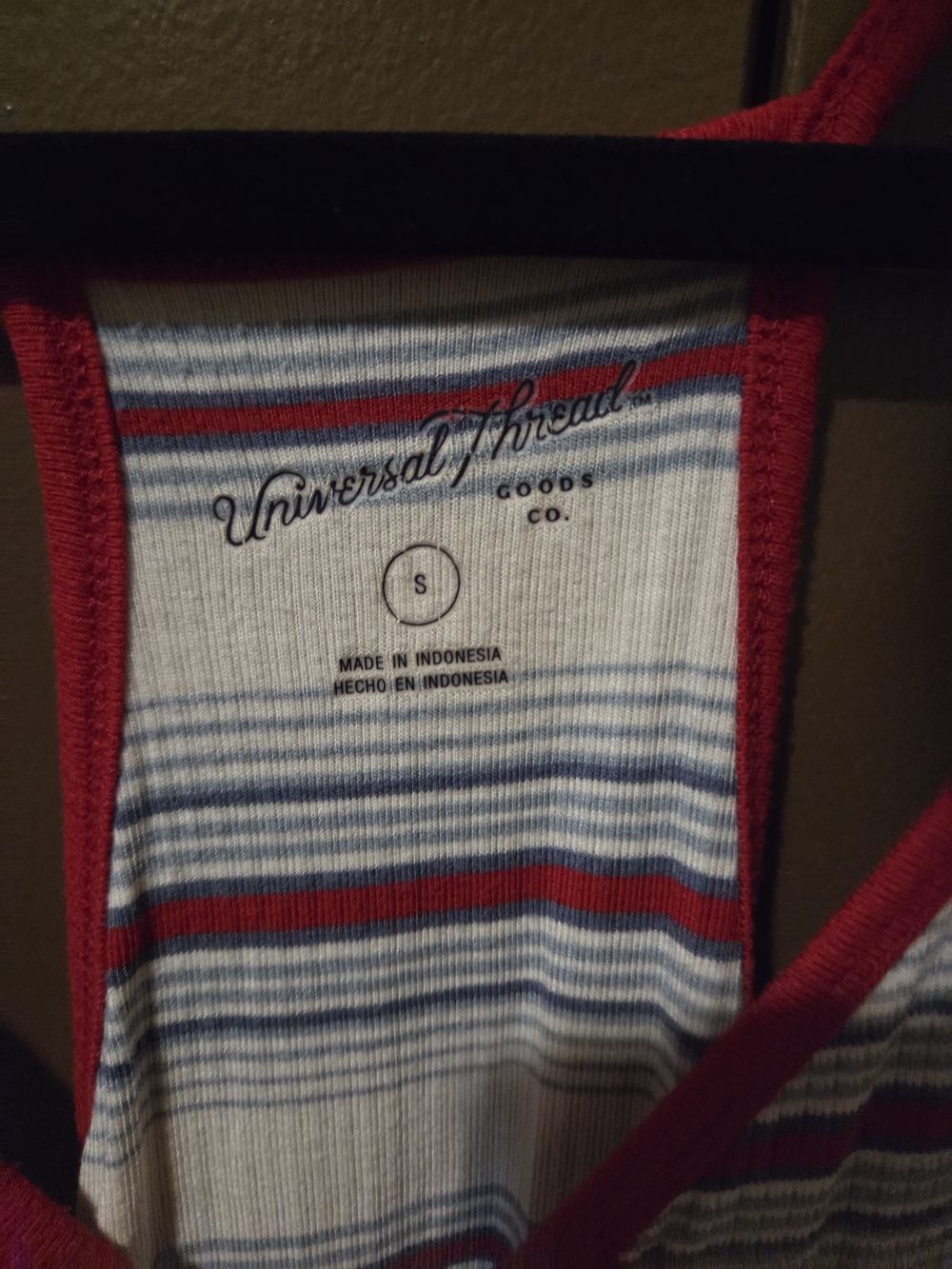 Universal Thread Tank - Picture 2 of 3